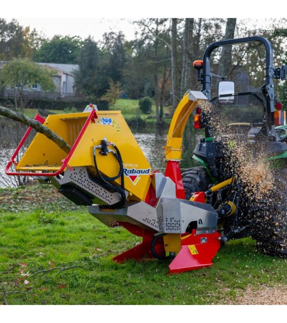 biotrituradora-sobre-tractor-rabaud-vegetor-110-tch-110-mm-para-tractor-de-15-a-35-cv-80-cv-con-embrague-de-friccion-4.jpg Holzhäcksler VEGETOR 110 TCH – Rabaud | Ø110 mm für Traktor – Bild 1