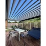 Bioklimatische Pergola TRAMONTANA 4,50×4,987 m, Doppelzylinder mit Fernbedienung (Anthrazitgrau RAL 7016) – Bild 4
