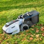 Kabelloser Rasenmähroboter Yuka 2000 mit Laubauffang und automatischer Entleerung