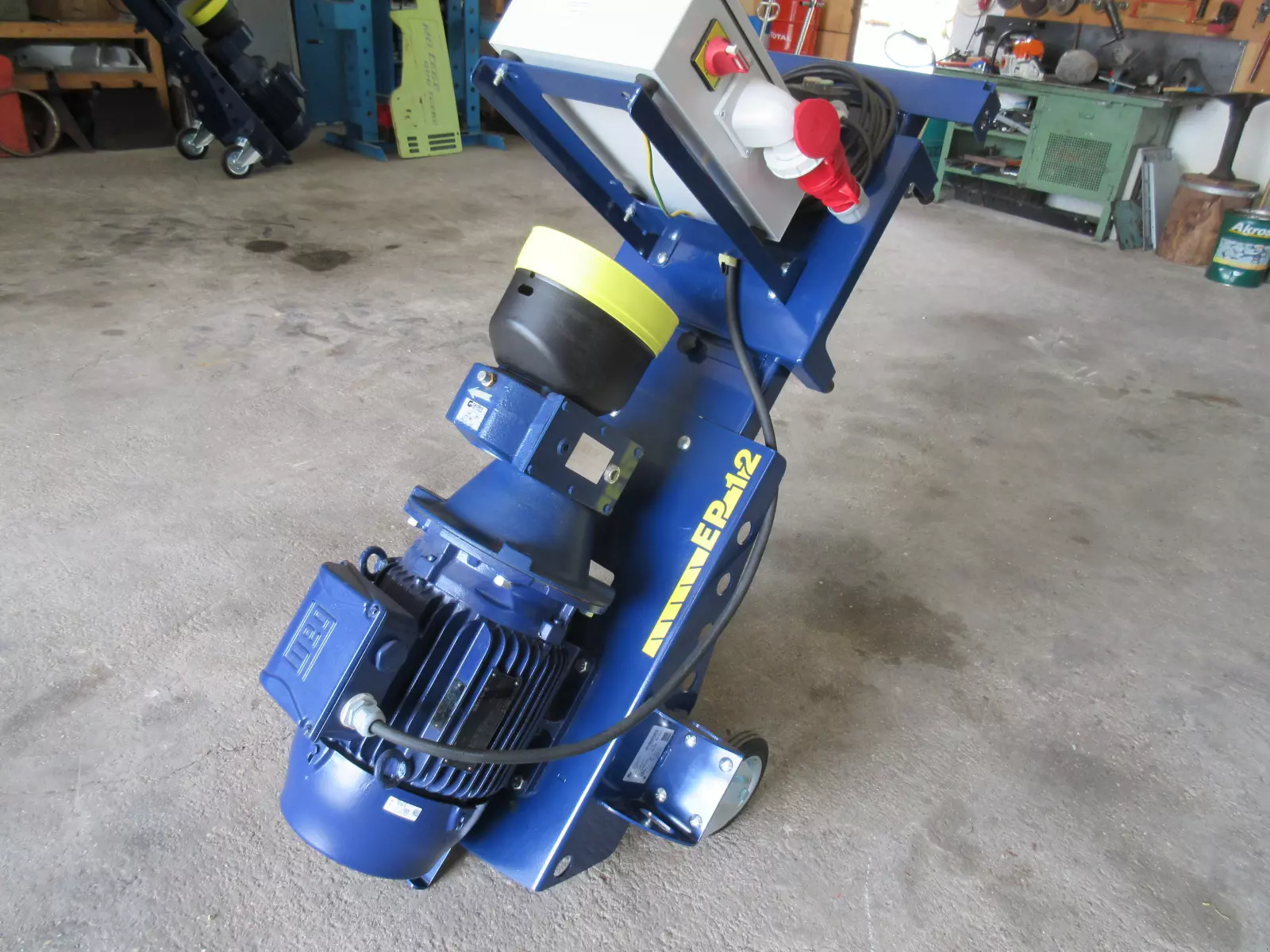 tajfun-ep-12-11389739-07_0x0.jpg.webp Kraftaggregat Tajfun EP 12 EL – Bild 1